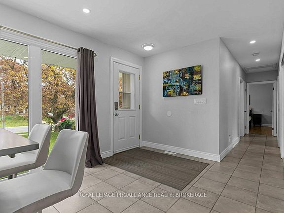 3rd image of 168 Avenue Rd