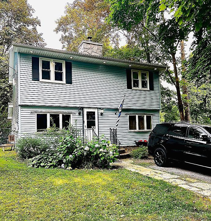 1st image of 6 Harvard Dr