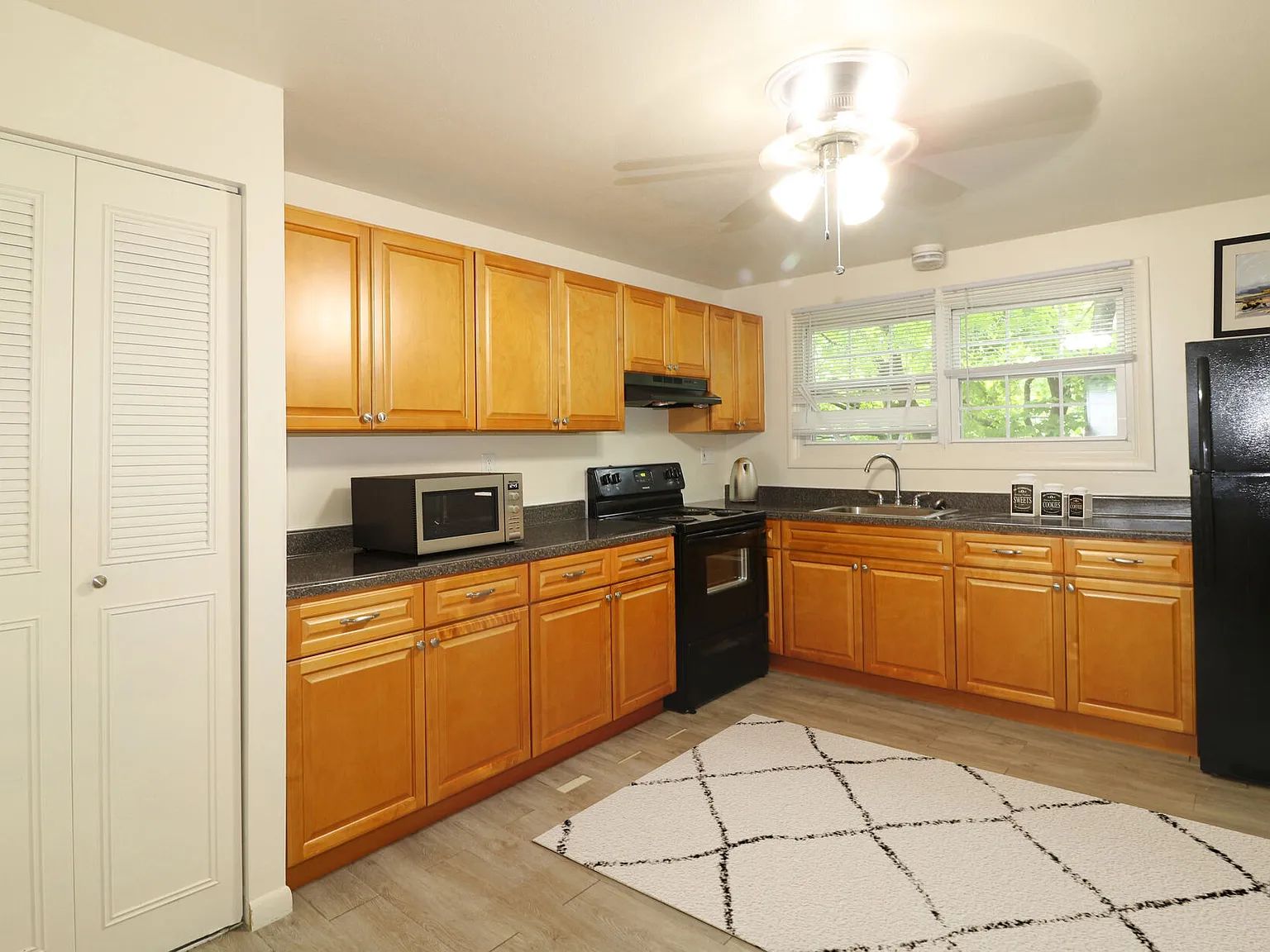 Deerfield Apartments — Photo 3