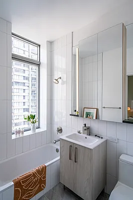 Rented by Greystar | media 11