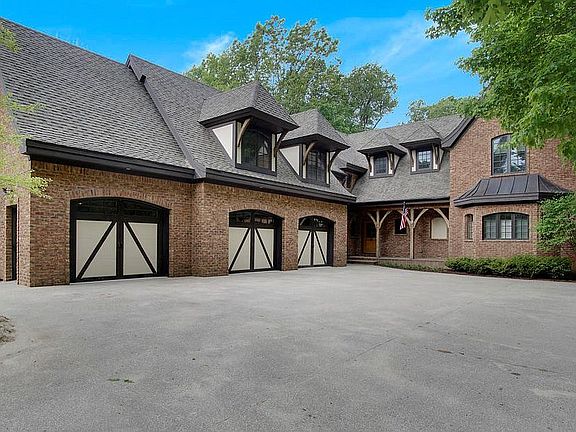 2nd image of 4611 S Lakeshore Dr