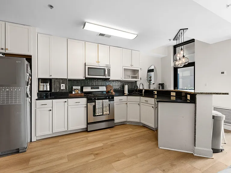 610 Newark St #7A — Photo 12