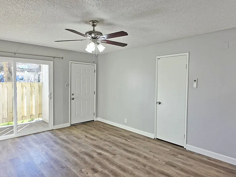 2109 W St #2 — Photo 8