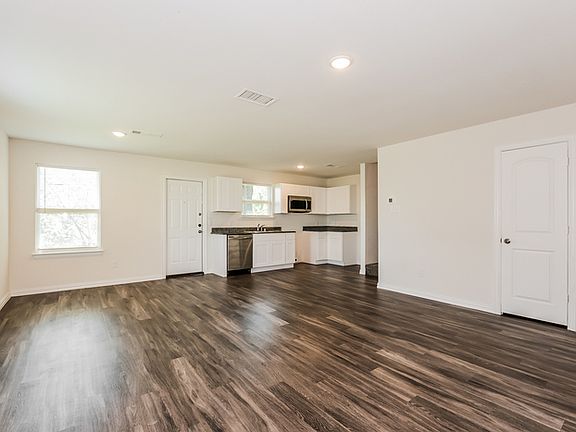 4th image of 2711 Berryhill Dr