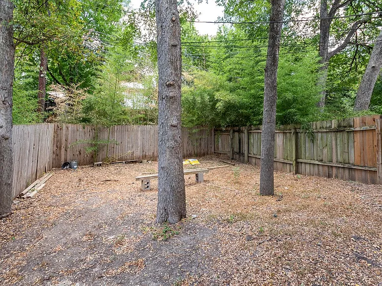 1506 Rockdale Cir #B — Photo 13