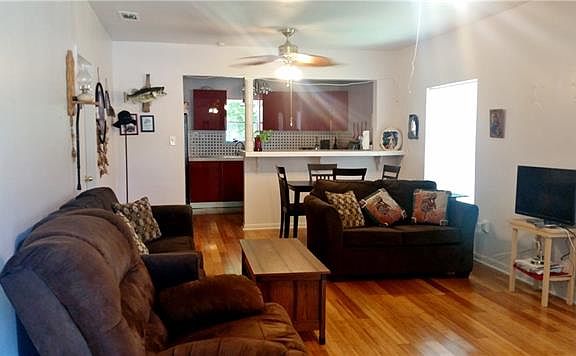 2nd image of 116 S Wright Ave