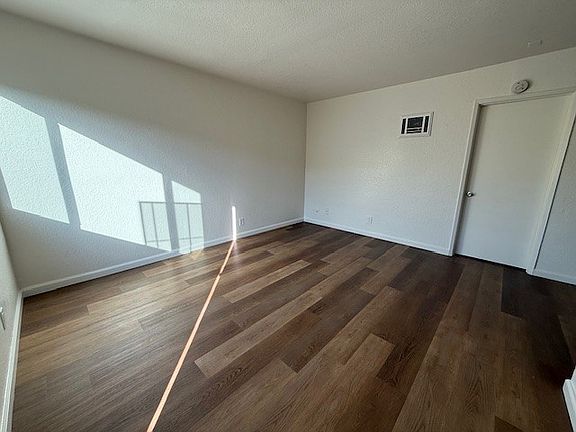 3rd image of 3119 Valle Ave APT 21