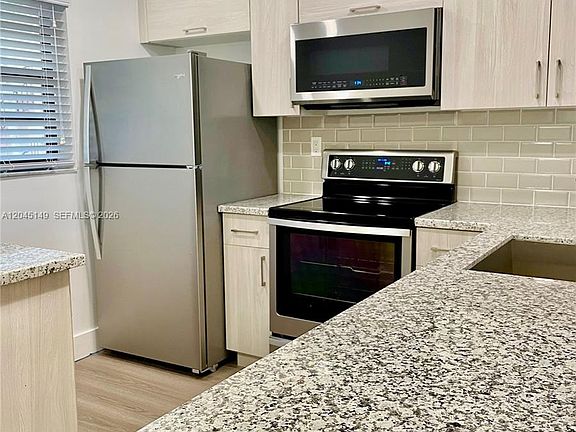 3rd image of 10835 SW 112th Ave APT 212