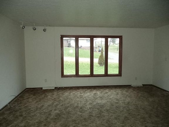 3rd image of 15766 Pineview Dr
