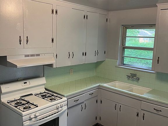 3rd image of 711 Kimbrough St