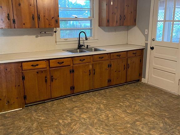 3rd image of 2336 Markham Ct
