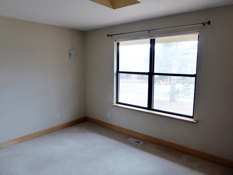 1031 Mirrormere Cir — Photo 14