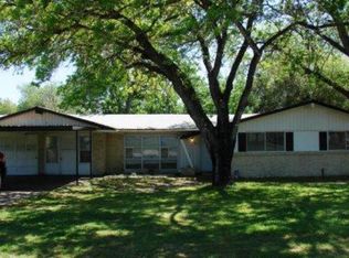805 Edgar St, Yoakum, TX 77995