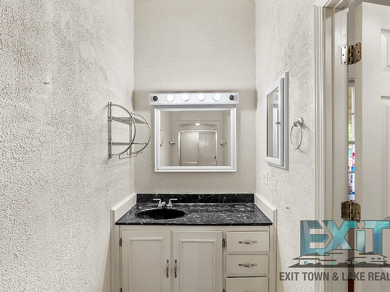 440 Thompson St — Photo 20