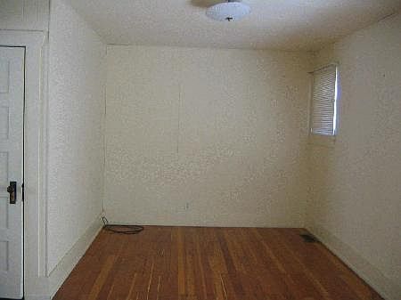 4th image of 806 N Black St