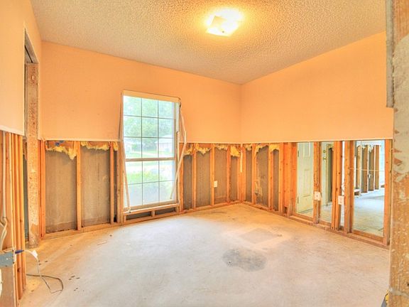 5th image of 1610 Gardner Ave