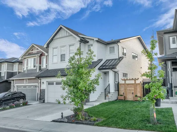 240 E Lucas Cres NW, Calgary, AB T3P 1M8