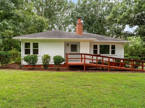 6322 Whites Chapel Rd, Staley, NC 27355
