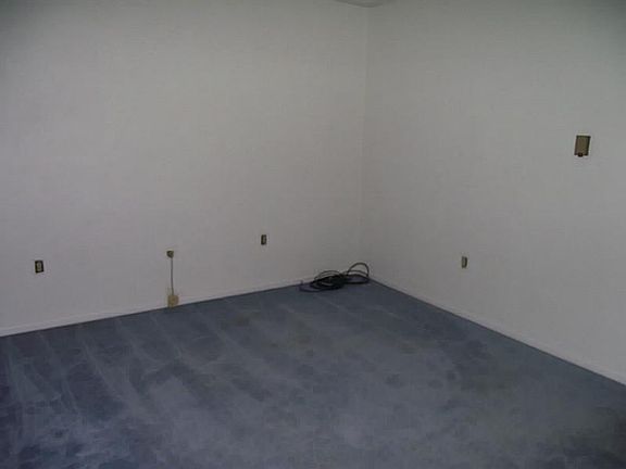 5th image of 21 E 1st Ave