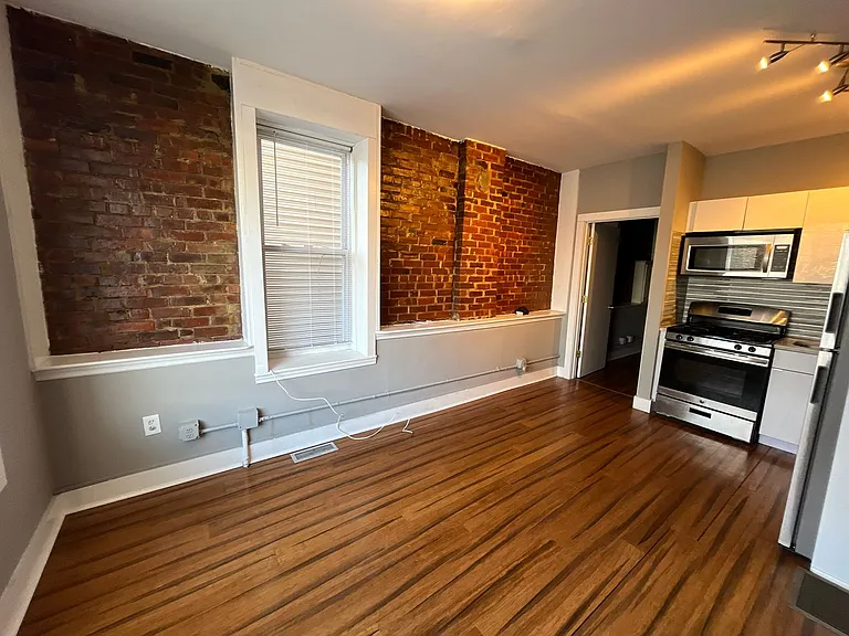 588 East St — Photo 7