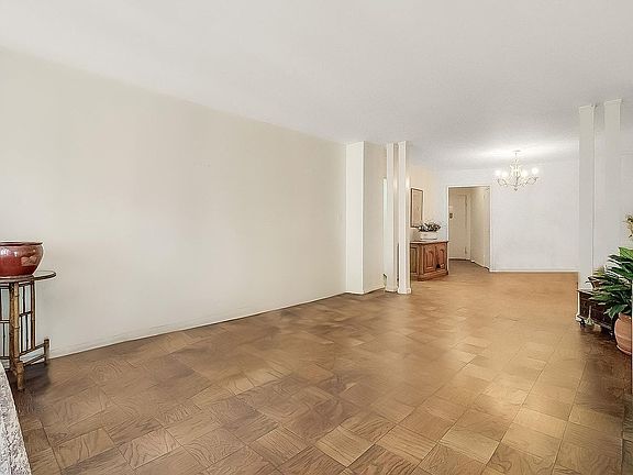 4th image of 70-25 Yellowstone Blvd APT 9V