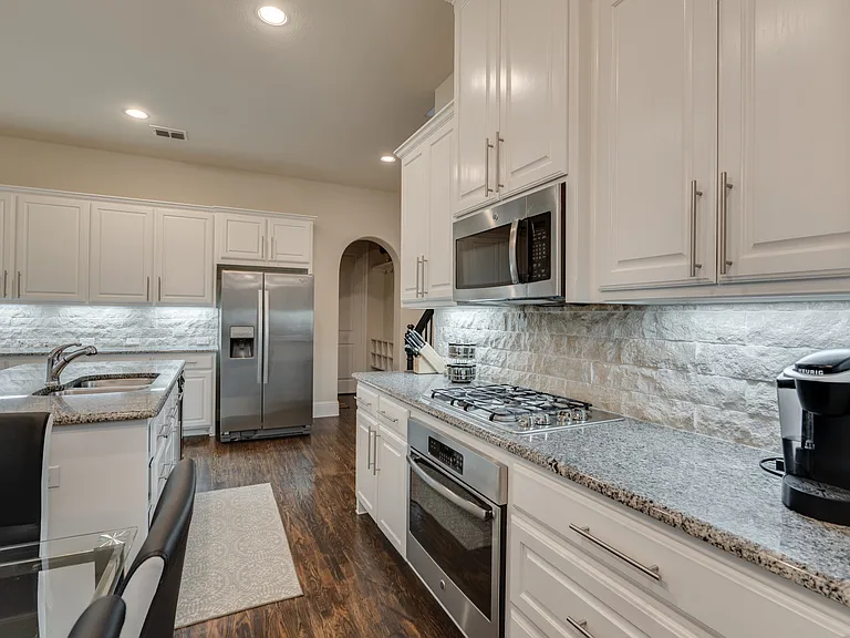 625 Surrey Ln — Photo 11