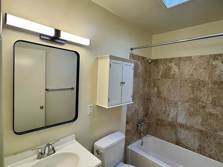 907 Bell St #3 — Photo 7