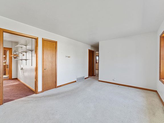5th image of 200 E Minnehaha Ave