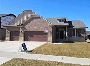 50797 Mistwood Dr, Macomb, MI 48042