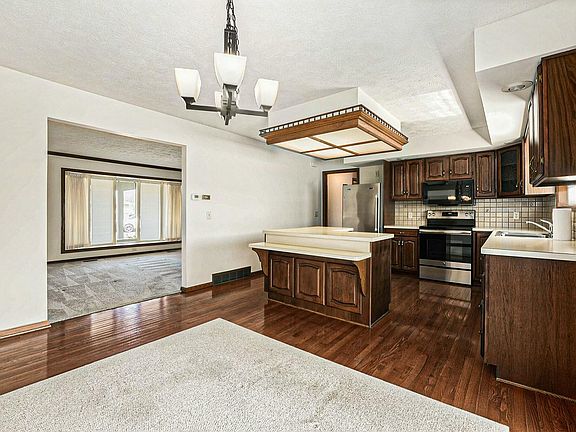 3rd image of 3787 Navaho Dr SW