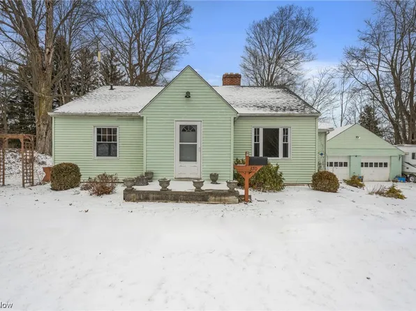 370 Park Ave, Chardon, OH 44024