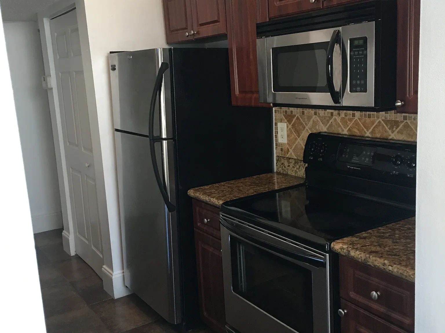 2 bed, 1560 sqft, $2,400 — Photo 2