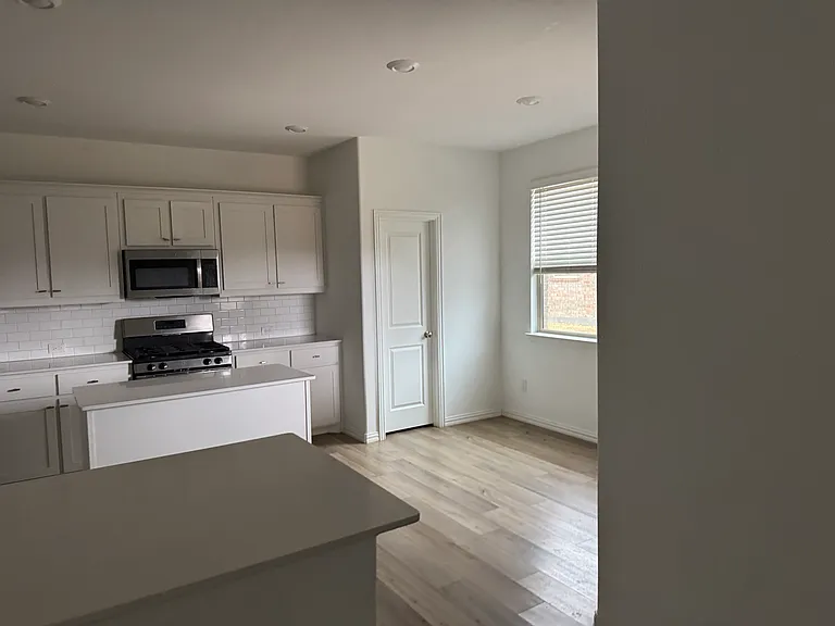 3625 Kaufman Ct — Photo 45