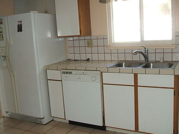 3rd image of 32300 Trevor Ave
