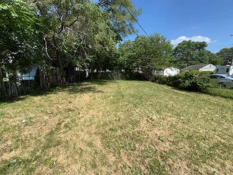 19328 Dresden St — Photo 17