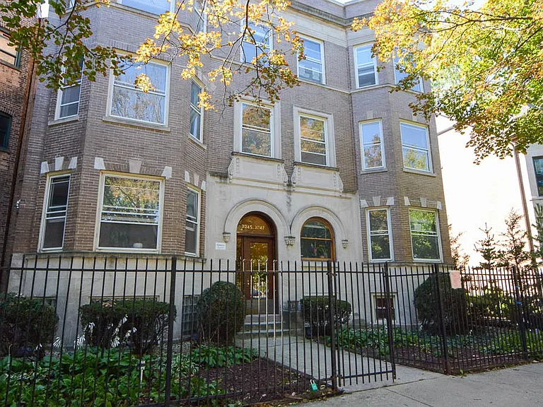 3047 W Logan Blvd #6H — Photo 1