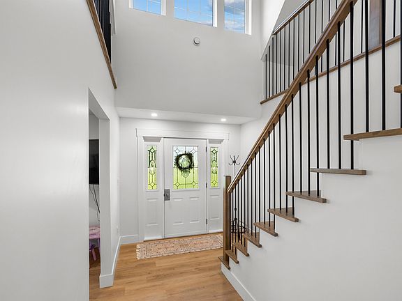 4th image of 1467 Winsloe Rd