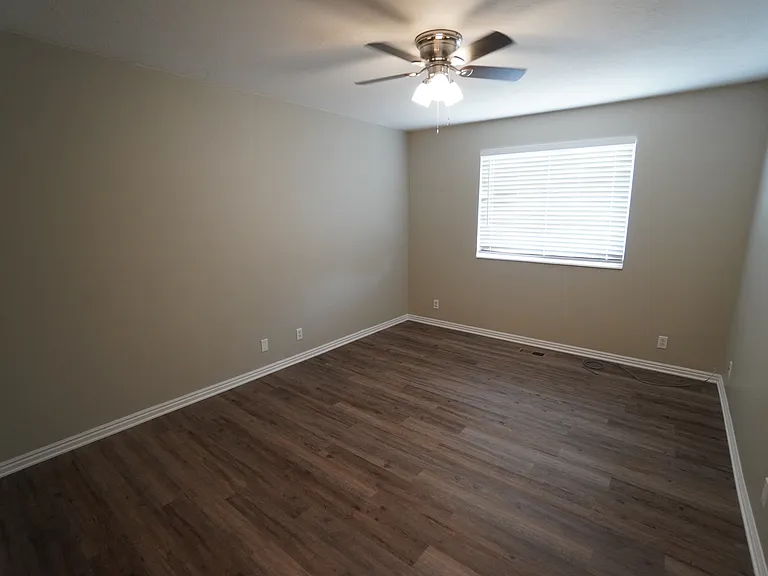324 E 1100 N — Photo 18