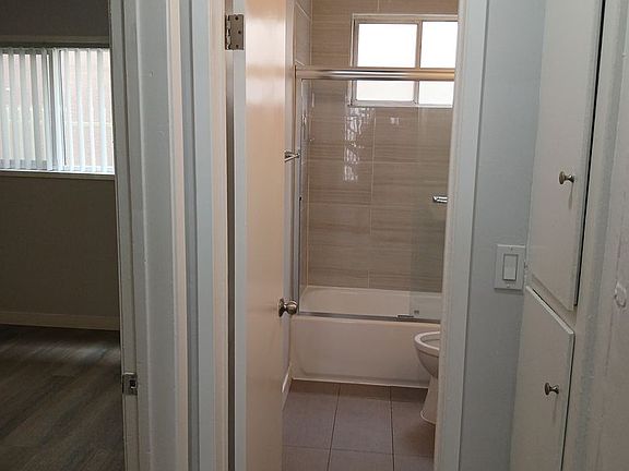 4th image of 544 N Hayworth Ave APT 5