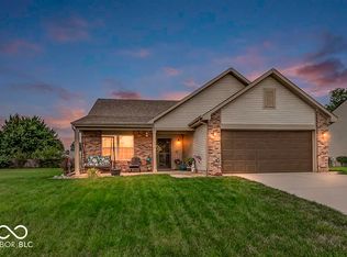 672 Grassy Bend Dr, Greenwood, IN 46143