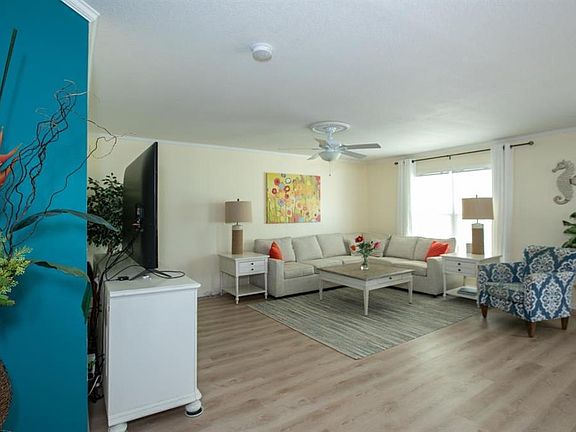 5th image of 403 Osprey Dr