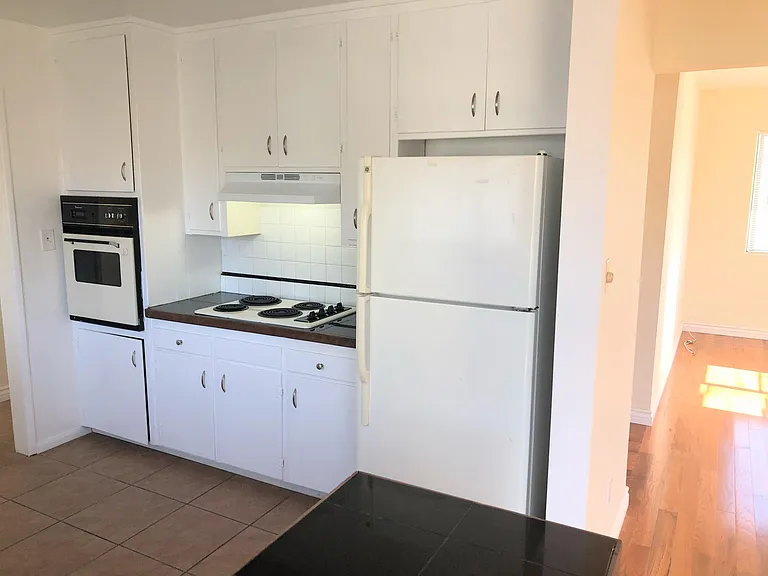 955 Diamond St — Photo 6