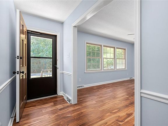 2nd image of 313 Pine St