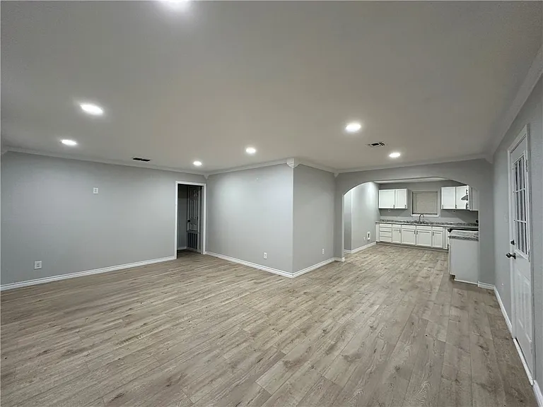 1202 Main Dr — Photo 7