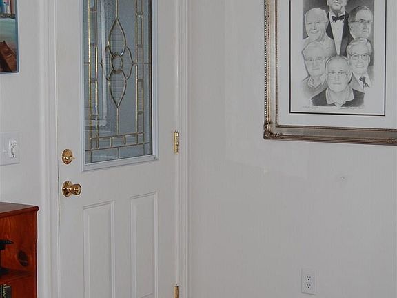 5th image of 108 Lees Place Dr