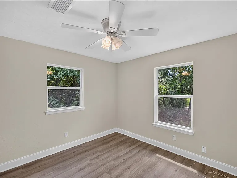 213 Amellia Pl — Photo 15