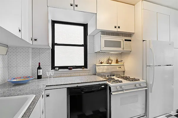 Sold by Corcoran | media 29