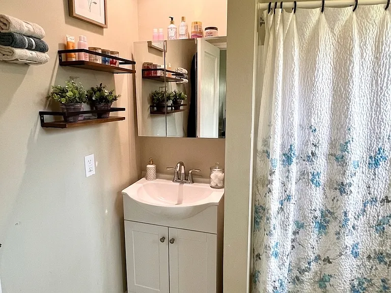 22 Stanford Ave — Photo 14