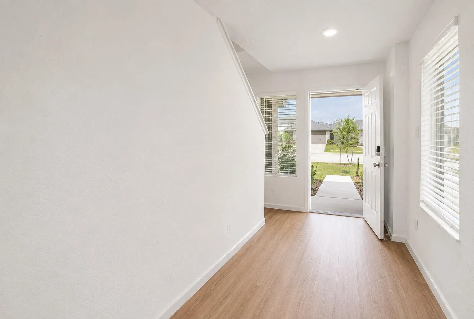 4 bed, 2.5 bath, 2278 sqft, $2,295 — Photo 4