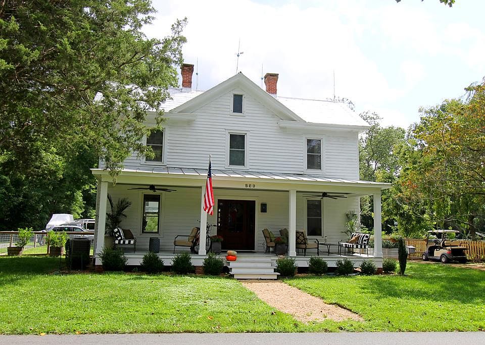 1st image of 869 King Carter Dr